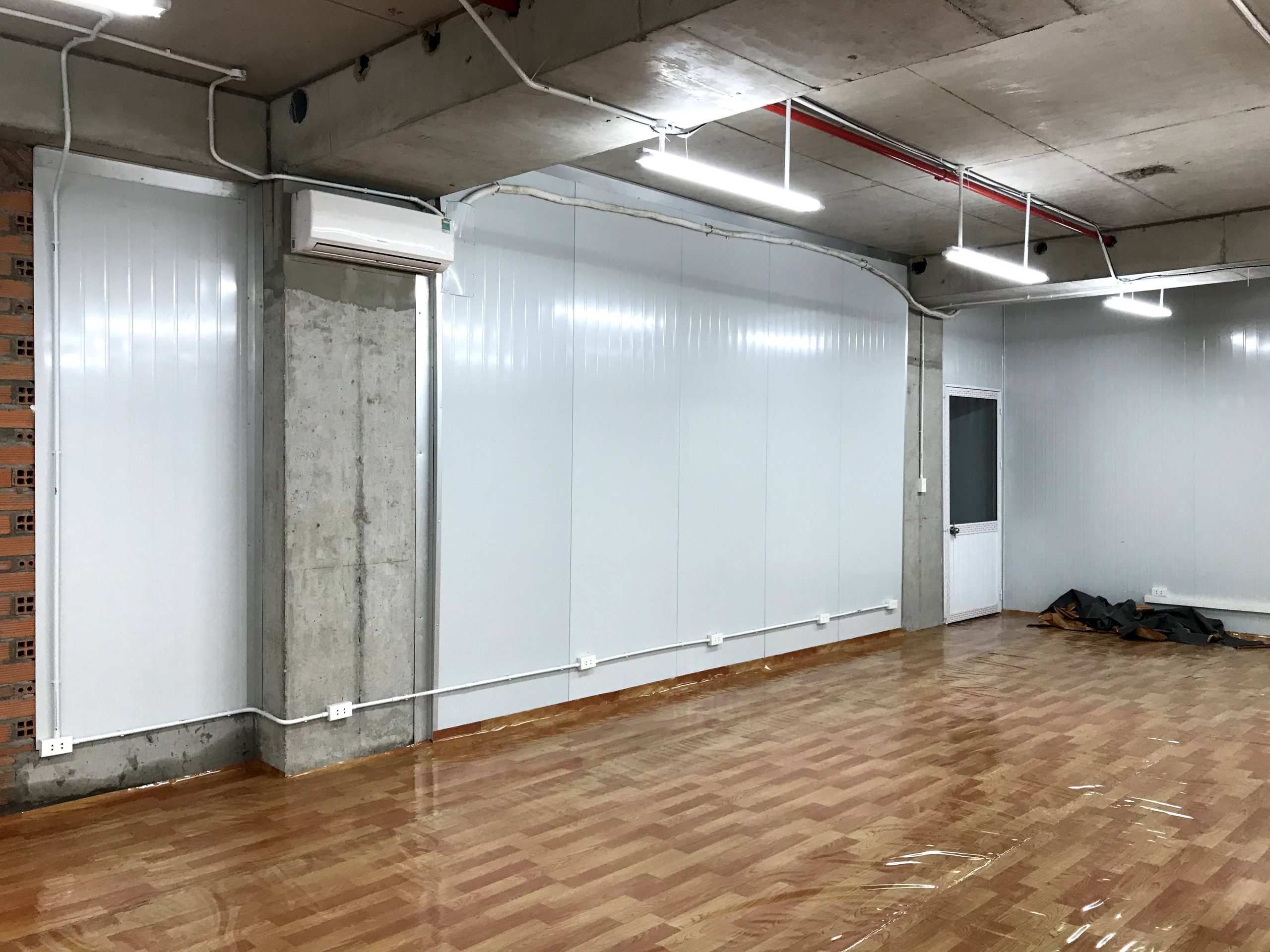 Thi công văn phòng tạm dư án Metropoly